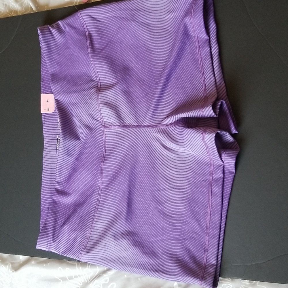 Nwts Ladies mid rise shorts size xxl